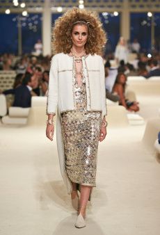 chanel-cruise-2015-show-photos-21 Chanel 2015, Moda Chanel, Chanel Resort, London Fashion Weeks, Mode Chanel, Chanel Cruise, Resort Fashion, Chanel Couture, Milano Fashion Week