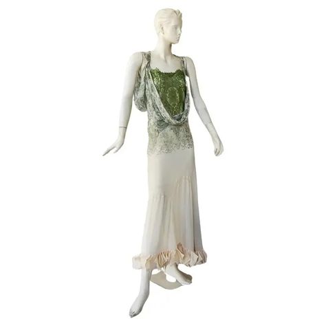 John Galliano 2005 Bias Cut Deco Inspired Runway Silk Evening Dress Bare Back Dress, Clo 3d, Dream Wishlist, Silk Evening Dress, Bias Cut Dress, Designer Evening Dresses, Corset Bodice, John Galliano, Green Lace