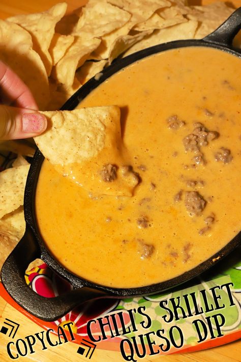 I recreated one of my favorite restaurant cheese dips at home and it turned out delicious! Served in a warm skillet, this Queso Dip is a must have appetizer for parties and game day! Caso Dip, Skillet Queso Dip, Queso Dip Easy, Skillet Queso, Cheese Dips, Queso Recipe, Queso Dip, Recipe For Mom, Appetizer Dips