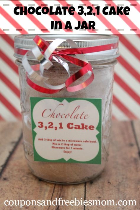 Chocolate 3,2,1 Cake In A Jar {Super Easy + Inexpensive Gift Idea}! Gifts In A Jar are always popular and fun to give to friends, family and those who provide you a service throughout the year.  This holiday season grab two simple ingredients that you likely can get for super cheap or free using coupons and create this Chocolate 3, 2, 1 Cake In A Jar.  You can't find a simpler gift item than this one to create and give away!  Mason Jars are always popular for gifting but you can also find a lot 321 Cake, Cake Mix In A Jar, 3 2 1 Cake, Mason Jar Cakes, Mix In A Jar, Cake In A Jar, Mason Jar Meals, 1 Cake, Mug Recipes