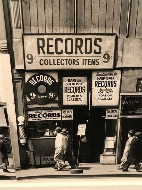 (1) The past time woman (@Thepasttimew) / Twitter Vinyl Record Shop, Vinyl Store, Old Records, Robert Doisneau, Fotografi Vintage, Music Pictures, Rca Records, Record Shop, Old Music