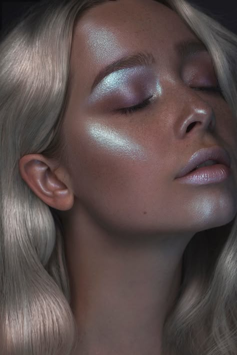 Strobing Makeup, Editorial Make-up, Futuristic Makeup, Holographic Makeup, House Of Beauty, Loose Glitter, Body Glitter, Highlighter Makeup, Glitter Makeup