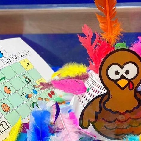 Ms. Lucy | Pre-K Special Education on Instagram: "This turkey sensory bin is so easy to make! 🦃 Grab some feathers, a colander, and a turkey image for some instant fun! Add in some turkey matching pieces for even more of a good time! Comment 🍗 for my seasonal AAC fringe bundle Comment 🌈 for this turkey matching printable . . #spedteachersofinstagram #thanksgivingclassroom #sensorybin" Feather Sensory Bin, Turkey Sensory Bin, Feed The Turkey, Pre K Crafts, Turkey Images, Thanksgiving Classroom, Sensory Bin Ideas, How To Make Turkey, K Crafts