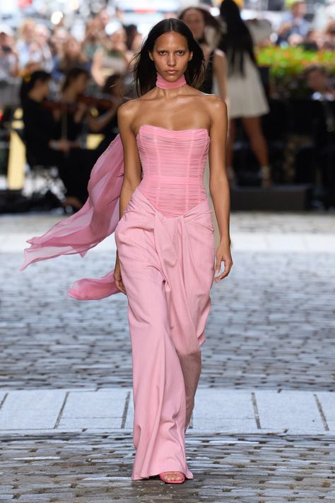 Prabal Gurung Spring 2025 Ready-to-Wear Collection | Vogue Sum Dresses, Pink Runway, Prabal Gurung, Fashion Week Runway, Spring Fashion Trends, Party Fashion, Pink Fashion, Couture Fashion, Spring Outfit