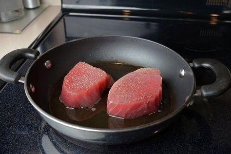 Cooking Ahi Tuna, Pan Seared Tuna Steak, Ahi Tuna Steak Recipe, How To Cook Tuna, Steak Medium, Seared Tuna Steaks, Ahi Tuna Steak, Tuna Steak Recipes, Frozen Steak