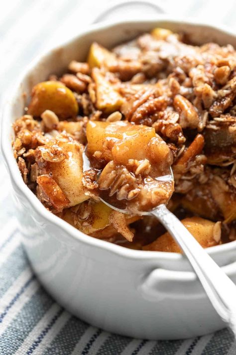 This Microwave Apple Crisp is way too easy to be so good! Whip up this cozy dessert in 5 minutes right in your microwave! Best of all, you can easily adjust the yield of the the recipe, and it works every time. Make an individual apple crisp in a mug for yourself, or scale it up to serve several people. You won't believe how amazing it is. So quick and delicious! Vegan, gluten-free, and no flour. Individual Apple Crisp, Apple Crisp In A Mug, Microwave Apple Crisp, Microwave Apple, Microwave Apples, Vegan Sweet Potato Pie, Pumpkin Coffee Cake, Microwave Dessert, Butter Desserts