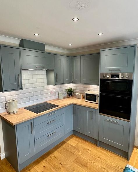 Howdens Blue Kitchen, Kitchen Unit Colours, Woodwork Joinery, Kitchen Respray, Howdens Kitchen, Kitchen Oak, Counter Fridge, Howdens Kitchens, Kitchen Hob