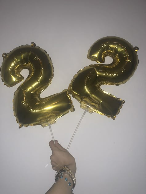 22 Balloons Number Aesthetic, Dont Touch My Girlfriend Phone, Birthday Pictures Ideas, 22th Birthday, Turning 22, Happy Birthday 22, 22nd Birthday Cakes, Bday Pics, 22 Birthday