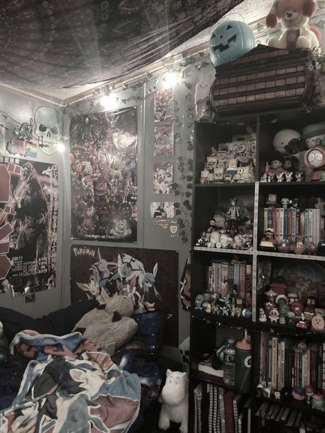 Vkei Room Ideas, Alt Room Ideas, Alt Bedroom, Alt Aesthetic Room, Room Alt, Alt Room, Goth Room, Grunge Bedroom, Gothic Decor Bedroom