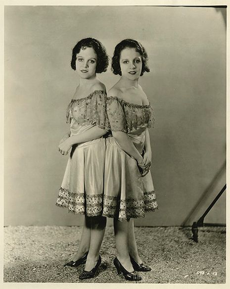 Gorgeous cast portraits from Tod Browning’s ‘Freaks’ (1932) | Dangerous Minds Daisy And Violet Hilton, Sideshow Freaks, Circus Sideshow, Human Oddities, Conjoined Twins, Circus Performers, Vintage Circus, Golden Child, Browning