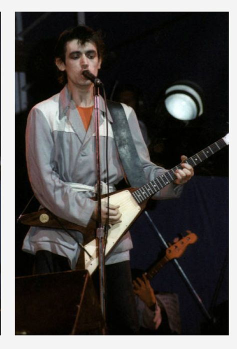 🎵"💞.NEW YORK, NEW YORK--JULY 28: Chris Spedding participates in a concert to benefit the victims of Agent Orange as part of the Dr. Pepper Summer Music Festival at Pier 84 on July 28, 1982 in New York City. (Photo by Al Pereira/Michael Ochs Archives/Getty Images.💞"🎵 https://www.gettyimages.fr/detail/photo-d%27actualit%C3%A9/chris-spedding-participates-in-a-concert-to-benefit-photo-dactualit%C3%A9/1335908695 Chris Spedding, Summer Music Festival, Summer Music Festivals, Agent Orange, Summer Music, Dr Pepper, July 28, Wellington, Music Festival