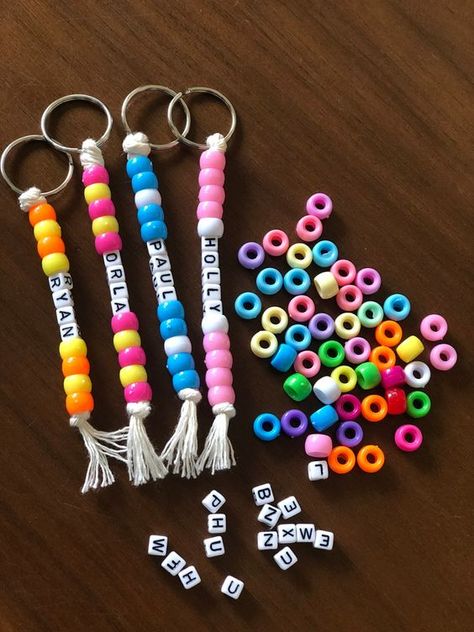 Summer Crafts For Adults, Melted Pony Beads, Diy Projects For School, Profitable Crafts, Bead Bottle, Easy Christmas Ornaments, Keychain Craft, Crafts For Adults, Bracelets Handmade Diy