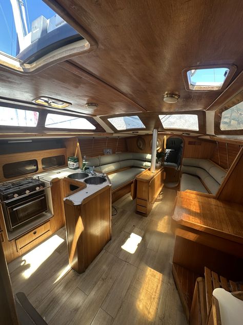 Feeling 1090 for sale in Greece Feeling 1090 is a classic sailboat built in 1987, offering a blend of vintage charm and modern upgrades. The vessel boasts a spacious layout and comfo... Sailboat Layout, Used Sailboats For Sale, Used Sailboats, Classic Sailboat, Sailboats For Sale, Pressure Pump, Motor Boats, Boats For Sale, Sleep Comfortably