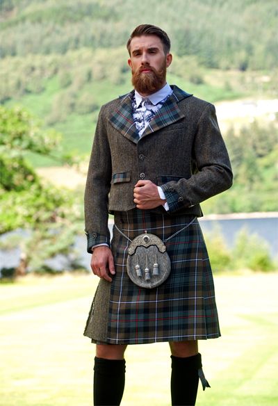 Scottish Dress, Scottish Clothing, Scottish Man, Kilt Outfits, Scottish Fashion, Scottish Kilts, Tartan Kilt, Men In Kilts, Komplette Outfits