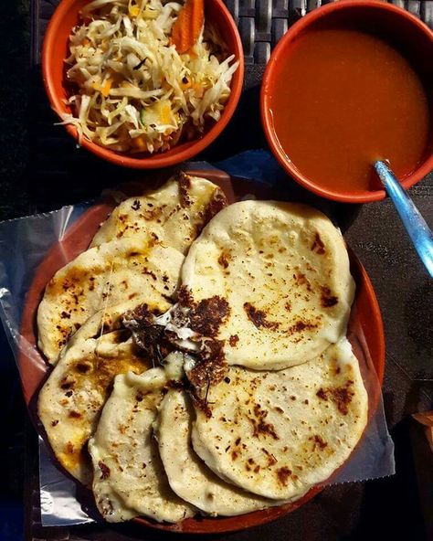 Pupusas Aesthetic, Pupusas Salvadoreñas, El Salvador Food, Salvador Food, Salvadoran Food, Salvadorian Food, Stomachache, Comfort Meals, Healthy And Unhealthy Food