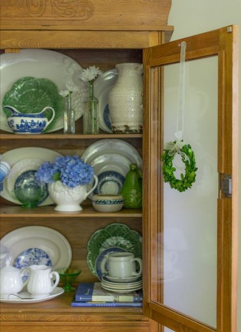 Diy Framed Wall Art, Blue Willow Dishes, Dining Room Shelves, Colorful Dresser, Hutch Decor, Blue Hydrangeas, Dressers Makeover, Bookcase Design, Bookshelf Styling