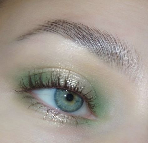 Minimalist Green Eye Makeup, Jade Green Makeup, Green Eyeshadow Easy, Like Green Eye Makeup, Green Makeup Looks Blue Eyes, Subtle Green Makeup Looks, Green Highlight Makeup, Simple Green Eye Look, Wedding Makeup Unique