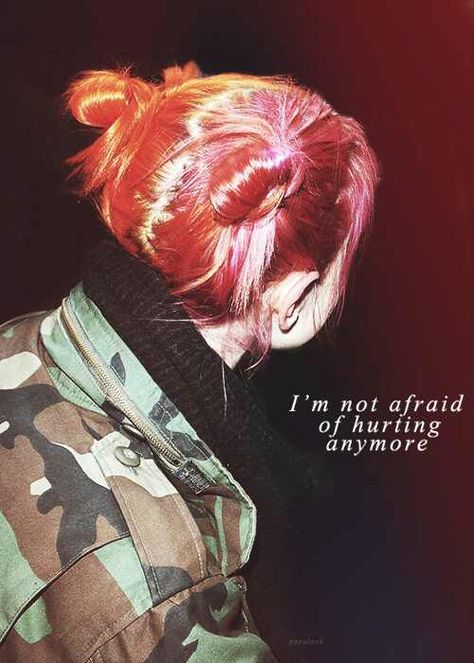 Last hope Pink And Orange Hair, Split Dyed Hair, Split Hair, Hayley Williams, Dye My Hair, Orange Hair, Hair Inspo Color, Paramore, Grunge Hair