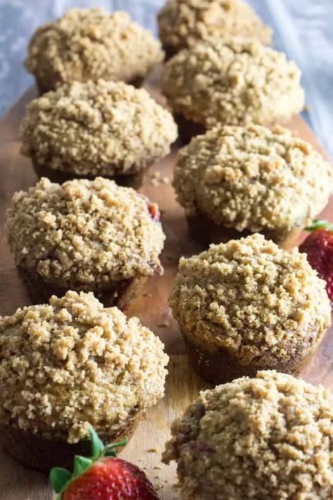 Strawberry Banana Bread Muffins, Banana Muffins With Crumb Topping, Strawberry Banana Recipes, Banana Crumble Muffins, Strawberry Banana Desserts, Banana Streusel Muffins, Strawberry Banana Bread Recipe, Banana Crumble, Strawberry Banana Muffins