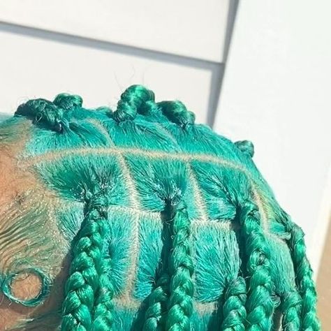 NEW ORLEANS on Instagram: "long medium knotless braids 😍💚" Braided Dyed Hair, Turquoise Knotless Braids, Teal Natural Hair, Forest Green Braids, Blue Hair Dye Black Women, Dyed Knotless Braids, Long Colored Braids, Long Braids With Color, Teal Braids Black Women