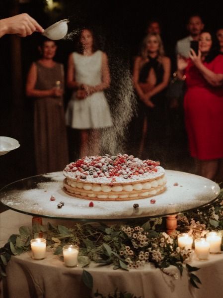 Italian cake pastry chef is making the traditional Italian Millefoglie wedding cake from scratch in front of Bride and Groom and all the guests Millefoglie Cake, Italian Wedding Traditions, Italian Wedding Cake, Most Delicious Cake, Barbecue Wedding, Raspberry Wedding, Sicilian Wedding, Wedding Strawberries, Italian Wedding Cakes