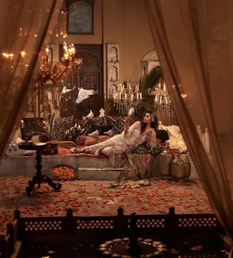 Sanjay Leela Bhansali Aesthetic, Bhansali Aesthetic, Arabian Bedroom, Aesthetic Indian, South Asian Aesthetic, Royal Bedroom, Arabian Princess, Royal Core, Indian Bedroom