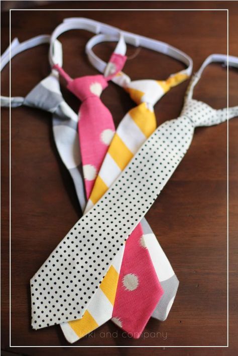 Handmade ties with a free template! Boy Sewing, Sew Ins, Tie Pattern, Baby Diy, Diy Couture, Diy Baby, Nap Time, Sewing For Beginners, Learn To Sew