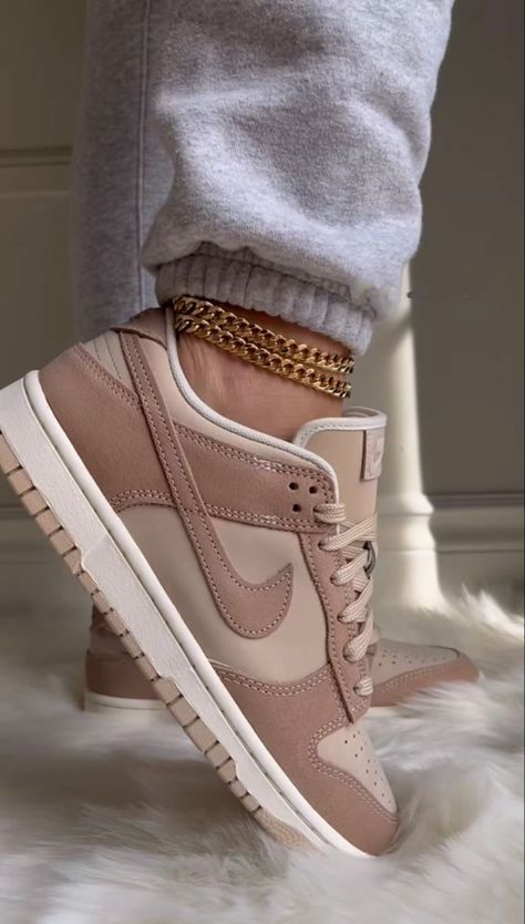 Wallpaper Nike, Pretty Sneakers, Trendy Shoes Sneakers, Nike Fashion Shoes, Preppy Shoes, Pretty Shoes Sneakers, All Nike Shoes, Cute Nike Shoes, Cute Sneakers