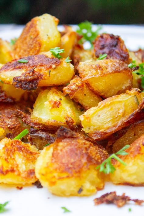 Crispy oven roasted potatoes are soft and creamy inside, crispy and golden outside. The two step cooking method takes a bit longer, but it's worth it. They're that good! Crispy Oven Roasted Potatoes, Roasted Breakfast Potatoes, Potatoes In Oven, Oven Roasted Potatoes, Roasted Potato, Roasted Potato Recipes, Yellow Potatoes, Potato Recipes Side Dishes, Foods Ideas