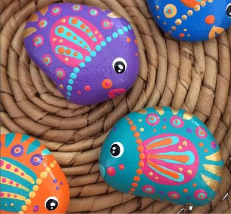 102 Rock Painting Ideas to Spark Your Creativity Painted Rock Ideas Creative, Painted Rocks Fish Easy, Kid Rock Painting Ideas, Paint Rocks Ideas For Kids, Painted Rock Butterfly, Painted Rocks Fish, Rock Painting Animals Easy, Painted Rock Ideas For Kids, Painted Fish Rocks