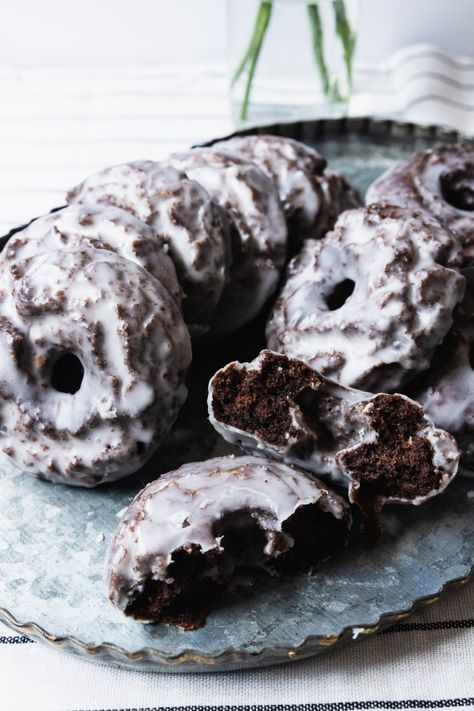 Chocolate Old-Fashioned Donuts have a rich chocolate flavor and tender, moist crumb. The glaze adds a perfect touch of sweetness! Cake Doughnuts, Doughnut Cake, Homemade Donuts, Doughnut Recipe, Chocolate Donuts, Baked Donuts, Cake Donuts, Donut Recipes, Beignets