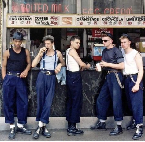 Rockabilly Style Men, Rockabilly Boys, Mode Rockabilly, Rockabilly Men, Rockabilly Music, Rockabilly Wedding, Americana Vintage, Groomsmen Photos, Teddy Boys