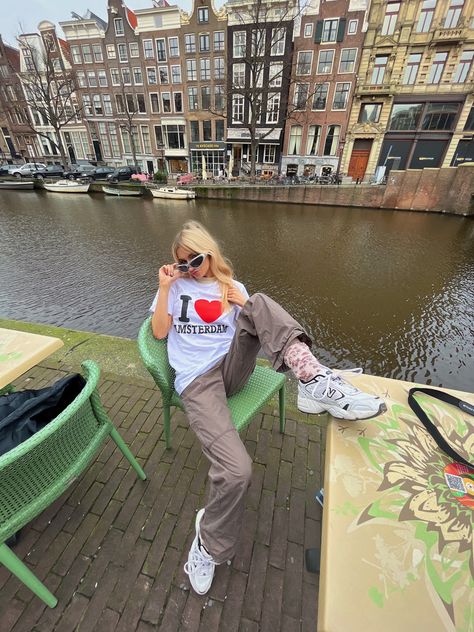 #amsterdam #amsterdamoutfit Amsterdam Girls Trip, Amsterdam Aesthetic Outfit Summer, Dutch Fashion Netherlands Style, Netherlands Outfits, Amsterdam February, Amsterdam Life, Amsterdam Girls, Amsterdam Tourist, London Fits