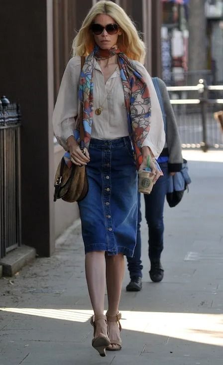 How To Wear The 70s Denim Skirt, By Claudia Schiffer | Glamour Denim Skirt Street Style, Fashion 70s Style, Denim Skirt Outfit, A Line Denim Skirt, 70s Denim, Outfits 70s, Denim Skirt Outfits, Long Denim Skirt, Distressed Denim Skirt