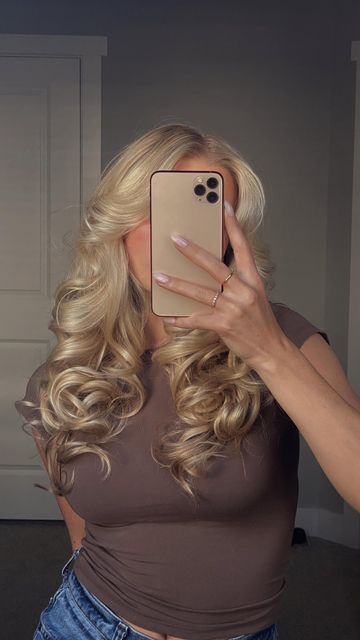 Blowout Hair Volume, Hot Rollers Tutorial, Blowout Hair Curls, Olivia Dayton, Rollers Tutorial, Curly Blowout, Big Volume Hair, Blowout Curls, Roller Curls