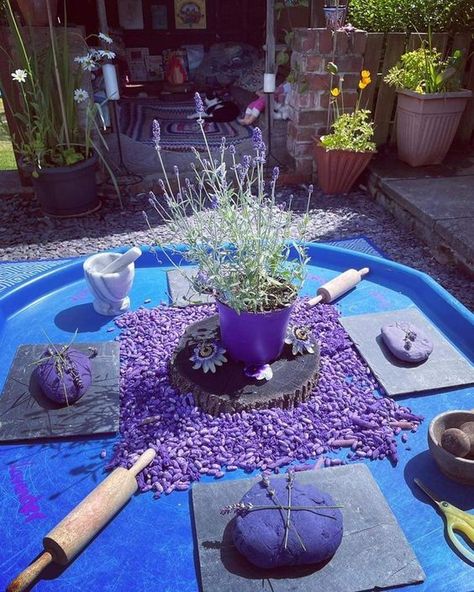 Spring Reggio Emilia, Eyfs Fairy Garden, Forest School Tuff Tray, Emilia Reggio Activities, Playdough Tuff Tray Ideas, Nursery Provications, Playdough Tuff Tray, Toddler Room Activities Eyfs, Toddler Eyfs Activities