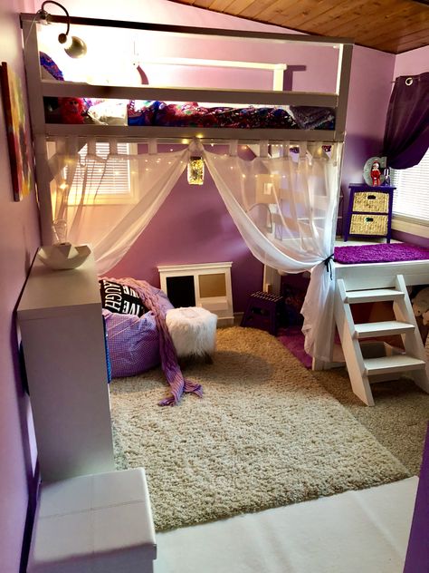 Under Cabin Bed Den Ideas, Loft Beds With Curtains, Under Loft Bed Ideas Teenager, Loft Beds With Stept, Fort Ideas Indoor, Loft Bed Bedroom, Loft Bed Bedroom Ideas, Girls Loft Bedroom, Girls Bedroom With Loft Bed Hanging