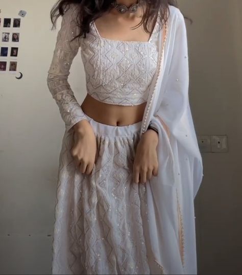 White Desi Outfit Aesthetic, White Lehenga Blouse Designs, White Lehenga Choli Simple, Lehenga Simple Elegant, Girlish Lehenga, Simple Lehenga, White Lehenga, Trendy Outfits Indian, Fashion Dresses Formal