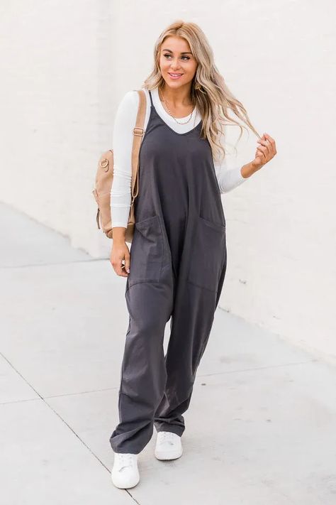 How to Wear Jumpsuits ? 16 Outfits & Styling Tips Charcoal Lounge, Jumpsuit Outfit Winter, Jumpsuit Outfit Casual, 16 Outfits, Baggy Jumpsuit, Lounge Jumpsuit, Jumpsuit Pink, Cocktail Dress Wedding Guest, Overalls Outfit