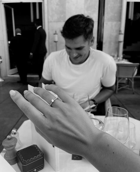 Engagement Ring Instagram, Ring Photoshoot, Fiance Ring, Engagement Announcement Photos, Engagement Ring Pictures, Proposal Photos, Just Engaged, Engagement Inspo, She Said Yes