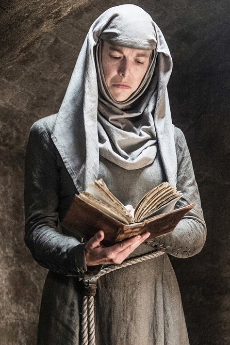 Watch the Shame Nun (and Other Game of Thrones Characters) Play Heads Up Medieval Nun, Game Of Thrones Rpg, King Tommen, Eugene Simon, High Sparrow, Ars Magica, Game Of Thrones Series, Game Of Thrones 3, Game Of Thrones Cast