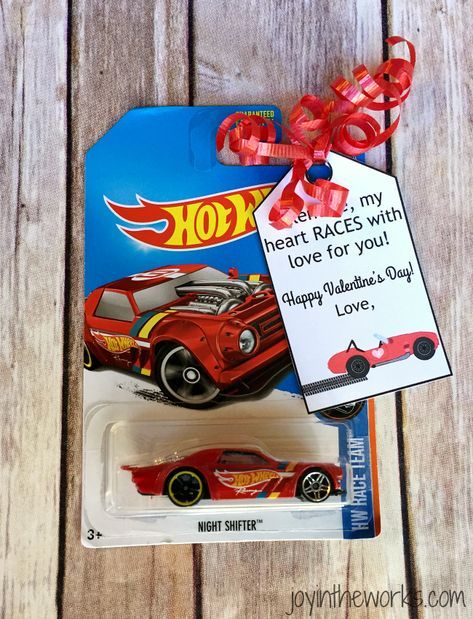 Valentines Simple Gifts, Hot Wheel Valentines, Hot Wheels Valentines Printable, Hot Wheels Valentine Ideas, Little Gifts For Your Boyfriend Simple, Hot Wheel Gift Ideas, Hot Wheels Gift Boyfriend, Hotwheels Gift Ideas, Hot Wheels Gifts