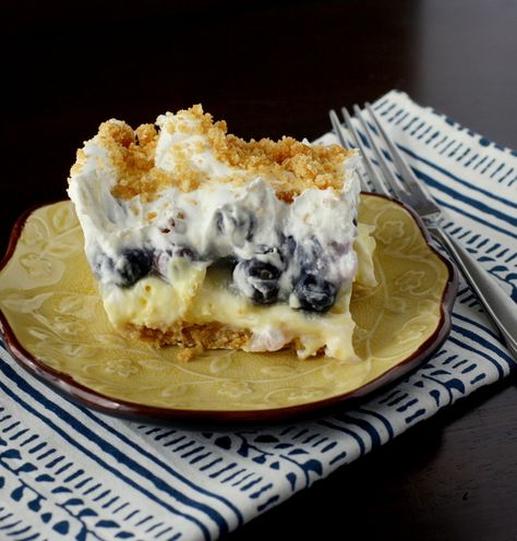 Blueberry Pudding Dessert Blueberry Pudding Dessert, Blueberries Recipes, Blueberry Pudding, Desserts With Chocolate Chips, Breakfast Enchiladas, Blueberry Topping, Sandwich Bar, Pudding Dessert, Blueberry Desserts