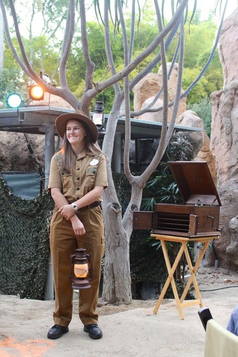 Jungle Tourist Outfit, Jungle Cruise Outfit, Jungle Cruise Costume, Jungle Cruise Disneyland, Disney Jungle Cruise, African Spices, Jungle Cruise, Disneyland Halloween, Disneyland Outfits