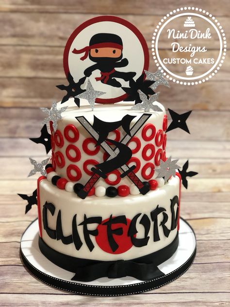 Ninja cake Ninja Party Cake, Ninja Theme Cake, Ninja Birthday Cake Ideas, Ninja Cake Ideas Boys, Ninja Party Decorations, Ninja Birthday Cake, Ninja Themed Birthday Party, Ninja Cake, Ninja Theme