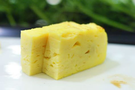 Sweet Egg Sushi, Tomago Sushi Recipe, Tamago Sushi Recipe, Tamago Egg Recipe, Japanese Eggs, Tamago Recipe, Japan Breakfast, Tamagoyaki Recipe, Egg Sushi