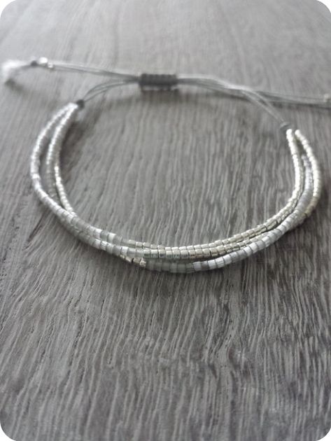 Beaded Boho Jewelry, Tiny Bead Bracelet, Silver Necklace Designs, Boho Jewelry Diy, Vintage Jewelry Diy, Silver Pearl Bracelet, Silver Jewelry Diy, Something Something, Jewelry Diy Bracelets