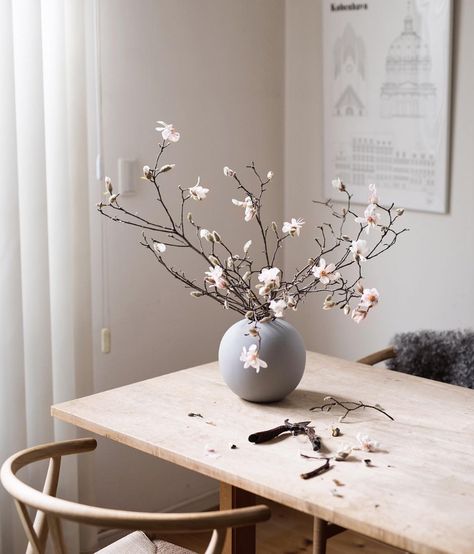 Vase Branches Decor, Cherry Blossom Vase, First Signs Of Spring, Vase With Branches, Signs Of Spring, Branch Decor, Flower Display, Spring Sign, Nordic Design