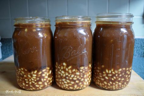 Canning Pork, Canning Beans, Canning Granny, Pork And Beans, Best Baked Beans, Homemade Baked Beans, Canning Food Preservation, Canning Tips, Pork N Beans