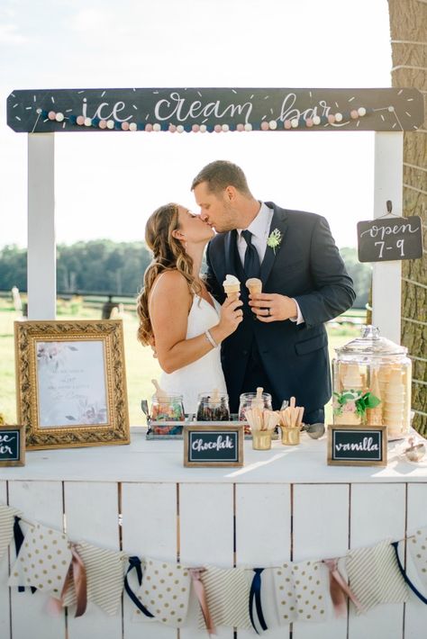 Me and My Pink Mixer: Wedding Ice Cream Bar Ice Cream Wedding Bar, Ice Cream Bar Wedding Reception, Wedding Ice Cream Bar, Diy Ice Cream Bar, Ice Cream Wedding, Bar Wedding Reception, Ice Cream Bar, Ice Cream Floats, Diy Ice Cream